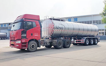 天潤新東鮮奶運(yùn)輸車：科技保鮮，安全送達(dá)